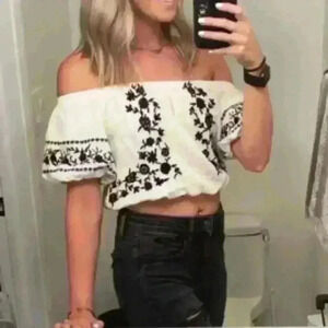 Like New- American Eagle Crop Top Size XS like new